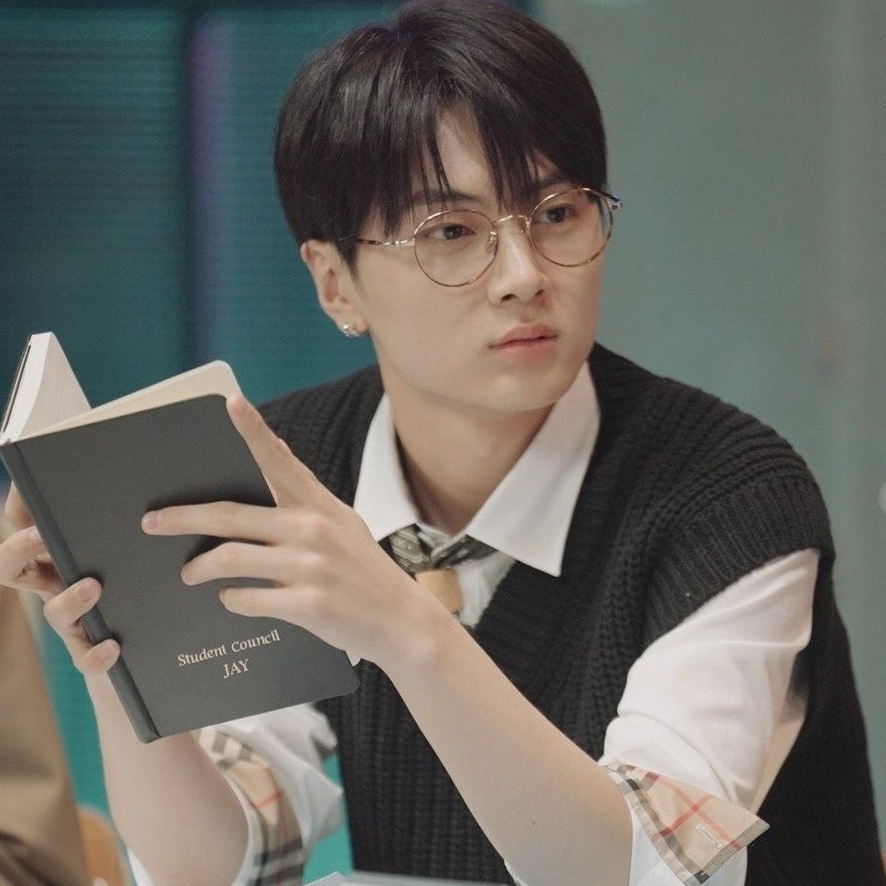 mycherryjay's tweet photo. jjongcat is reading /ᐠ ˵> ⩊ <˵マ https://t.co/XgcWziSSO6