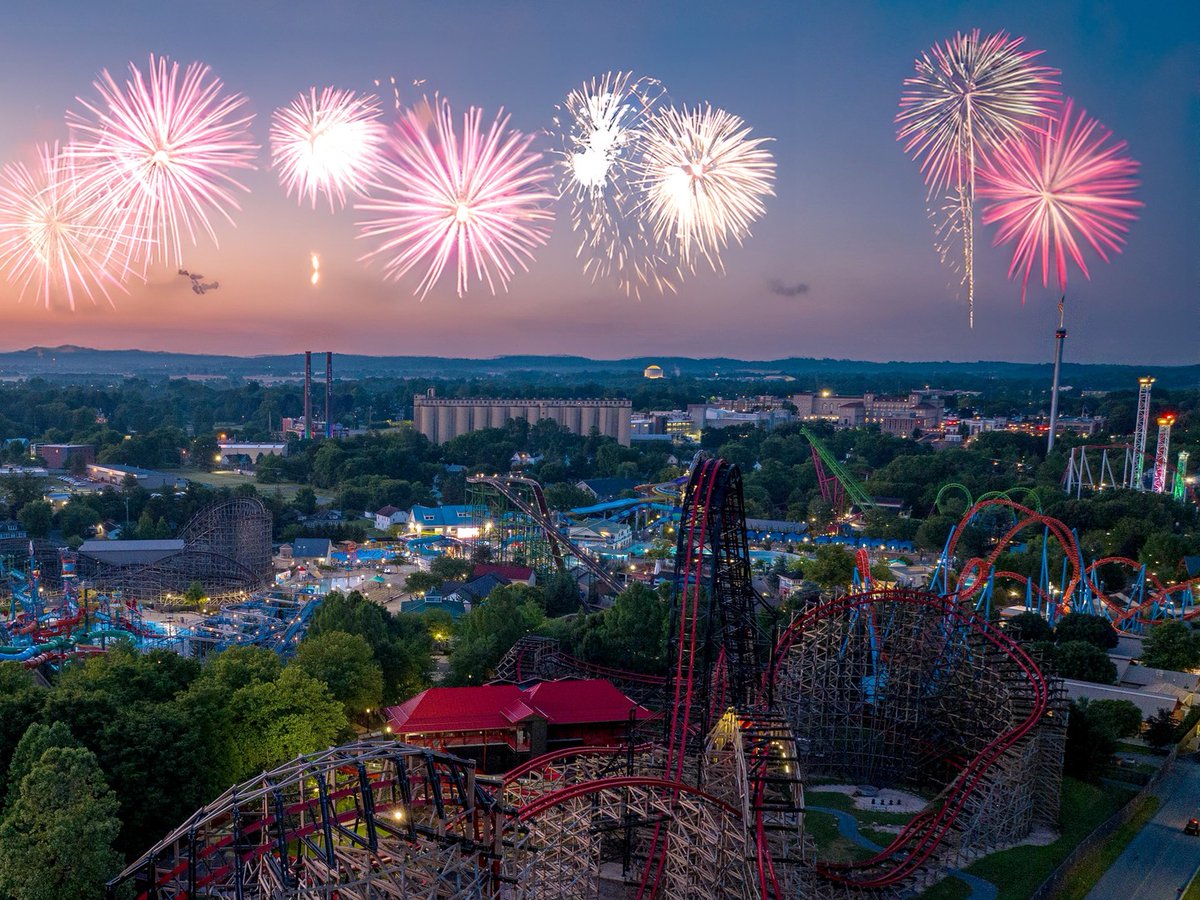 HersheyPA's tweet photo. There's no sweeter place to spend the #FourthofJuly weekend than #HersheyPA 🎆 

Join us for coaster riding during the day, fireworks at night and great eats at @Hersheypark! Plus, limited rooms are still available at The Official Resorts of Hersheypark: https://t.co/m7o2wvLYu2 https://t.co/0Bn56rMK2N