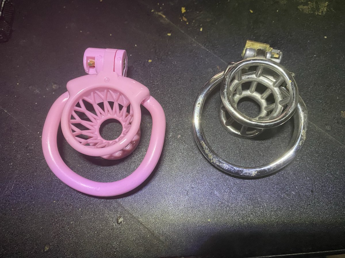 ploser's tweet photo. @spoilqueenjenny I had a flat cage. But I love the feel and look of an inverted cage. https://t.co/sQZomOzbLC