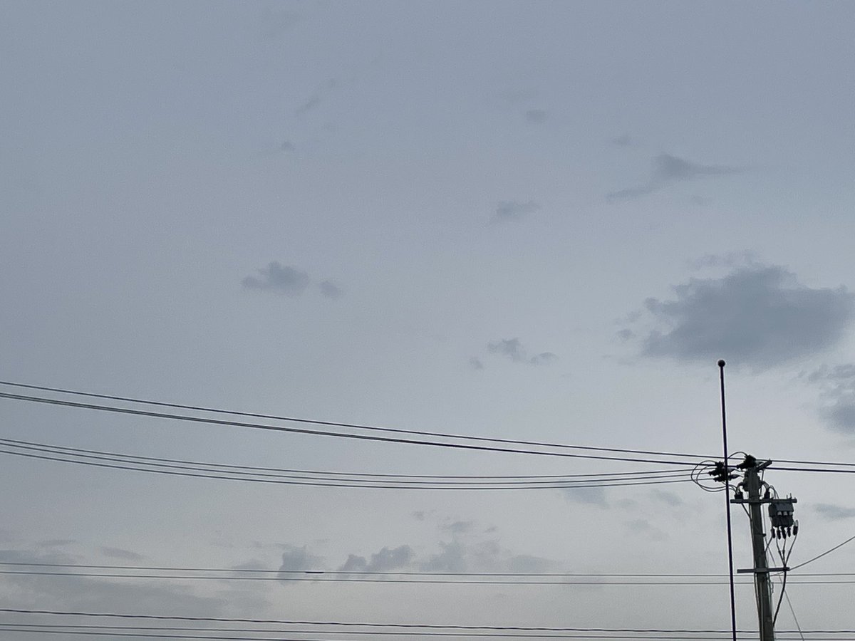 sarpanda75's tweet photo. おはようございます～😸
今日も無事に朝
朝を迎える事ができました
今日は朝から夕方までの勤務
この時間に出発して
近くのコンビニで
モーニングです😋
夕方から雨の予報ですが
この時間は大丈夫そうです
今日も皆さまと私が
いつものなにげない一日に
なりますように
チチンプイプイ⭐🧙‍♀️🚙💨 https://t.co/YzameXkrQo