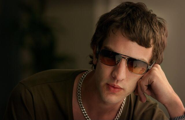 vervedaily's tweet photo. Richard Ashcroft in his dressing room at the Royal Albert Hall in London, 2003

📸 Tom Pilston https://t.co/RLY91ynbPf