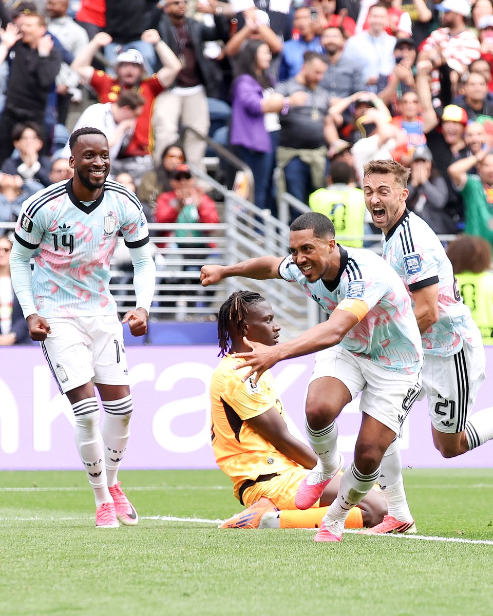 Footballtweet's tweet photo. OH MY GOD! YOU WON'T BELIEVE WHAT HAS HAPPENED NOW...

TROSSARD JUST SET UP TIELEMANS FOR BELGIUM'S EQUALISER!

10 minutes ago they were fighting and now they are hugging each other. 

THIS IS WHAT FOOTBALL IS ALL ABOUT. Never give up. https://t.co/DDUPoKKS5c
