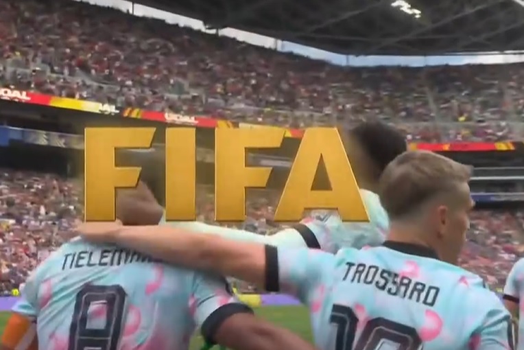 Footballtweet's tweet photo. OH MY GOD! YOU WON'T BELIEVE WHAT HAS HAPPENED NOW...

TROSSARD JUST SET UP TIELEMANS FOR BELGIUM'S EQUALISER!

10 minutes ago they were fighting and now they are hugging each other. 

THIS IS WHAT FOOTBALL IS ALL ABOUT. Never give up. https://t.co/DDUPoKKS5c