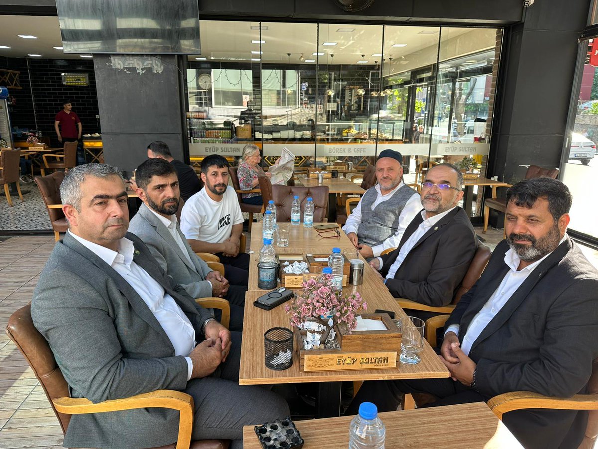 hudaparkocaeli's tweet photo. Genel Başkan Yardımcımız Sayın İshak Sağlam, Kocaeli İl Başkanımız Ali Çiftçioğlu ve beraberindeki heyet; Gebze, Darıca ve Çayırova'da esnaf ziyaretlerinde bulundu. https://t.co/pYtAI3OHJS