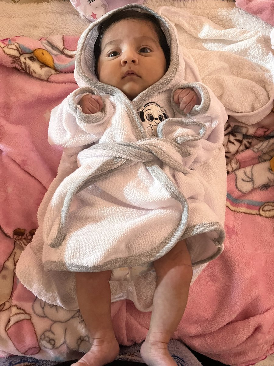 riosslo's tweet photo. cada día más parecida al papá 😩❤️ https://t.co/1tQlvb4VEy