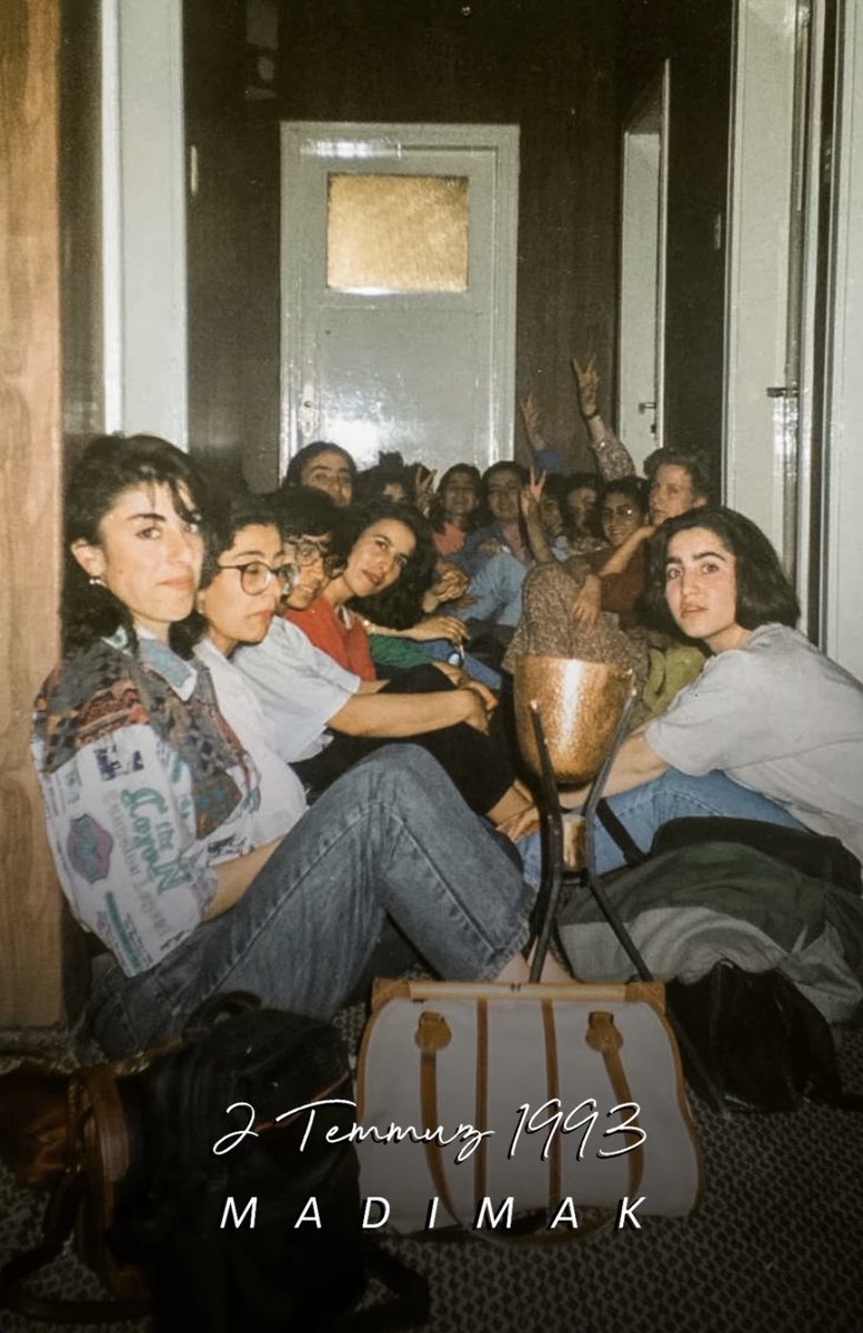 mustafa45072's tweet photo. “Onlar karanlığı 
aydınlatmak istediler 
ama,
karanlık onların 
bedenlerini yakarak 
zifirileşti.”

#UnutMADIMAKlımda https://t.co/p7Sas5s63V