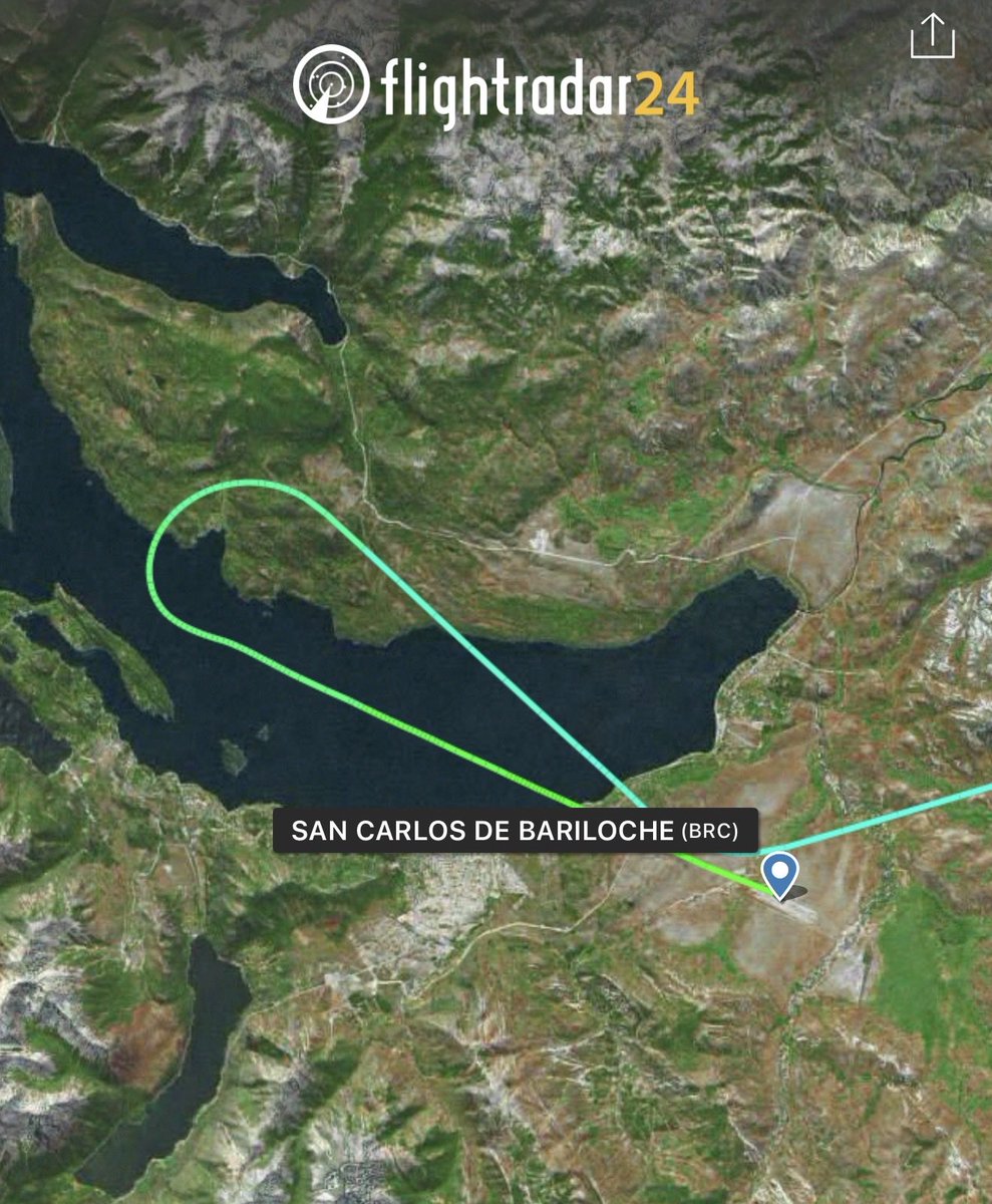 GaboAir's tweet photo. La aproximación hacia la Pista 11 (sentido al Este) del aeropuerto de Bariloche ofrece buenas vistas del Lago Nahuel Huapi, los cerros y la ciudad.

No es tan habitual esa aproximación, porque los vientos predominantes provienen del sector Oeste y mayormente se utiliza la Pista 29.

Les gustó el video ?