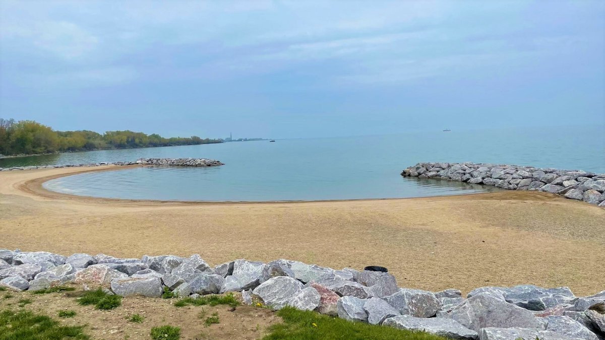 VisitLakeCounty's tweet photo. 🌊✨ Hidden gem alert! Foss Park Beach in North Chicago offers award-winning sandy shores, stunning Lake Michigan views and peaceful walking trails — all with free admission! 🏖️☀️ Your perfect summer escape awaits! #LetsGoLakeCounty
https://t.co/Z91GkV8wcC https://t.co/tVjTZdyjQn