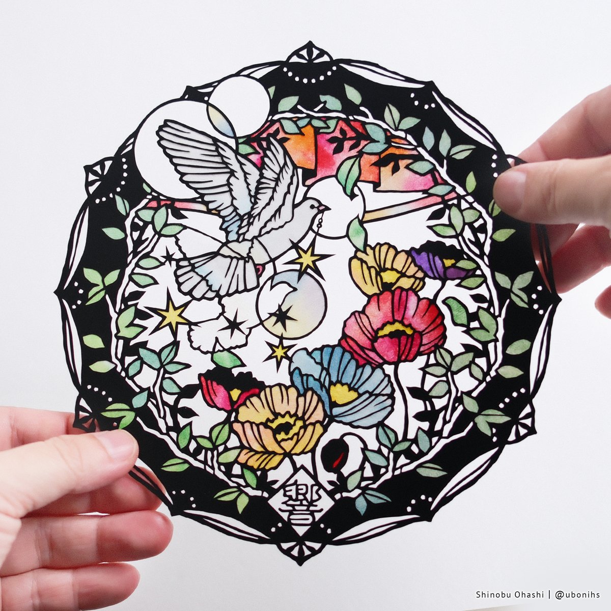 ubonihs's tweet photo. 左：中学の時に卒業記念CDの絵を任されて切り絵で制作
右：その後切り絵作家になり約20年経って再構築した切り絵 https://t.co/jcw2h4F9xK
