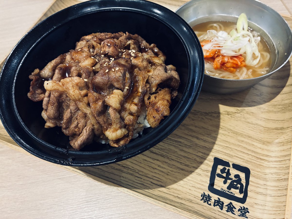 STTraveler's tweet photo. 牛カルビ丼+ミニ冷麺🥩🍚🍜

#牛角 https://t.co/l6Egdb7pyS