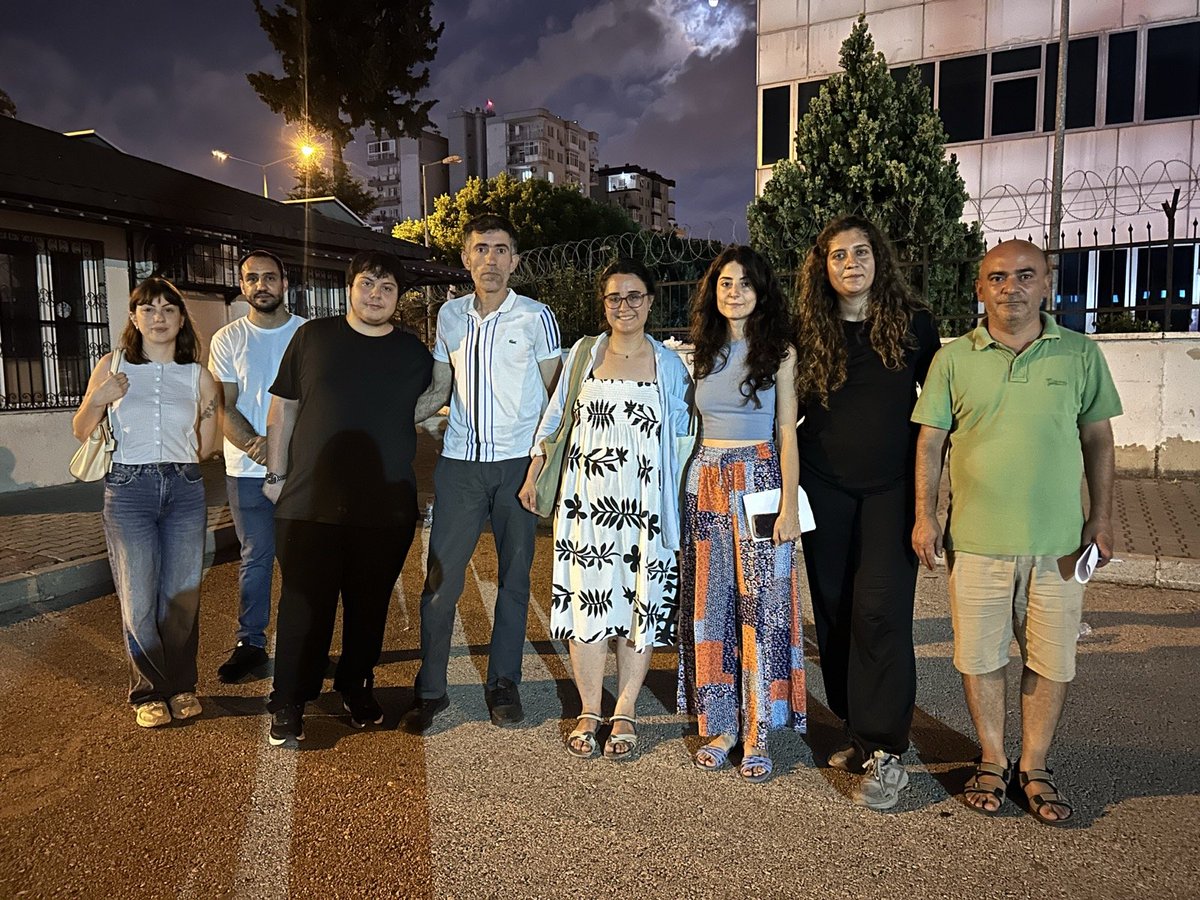 AdanaToplumsal's tweet photo. Haydutların, katillerin, sömürgecilerin örgütü NATO'ya hayır diyen yoldaşlarımız bugün saatlerce GBT'de bekletildikten sonra hukuksuzca gözaltına alındı.
Gözaltına alınan yoldaşlarımızı aldık✌️
Mücadelemizi ilçe ilçe büyütmeye devam edeceğiz.
#NatoyaHayır https://t.co/2vUO4NTt5S