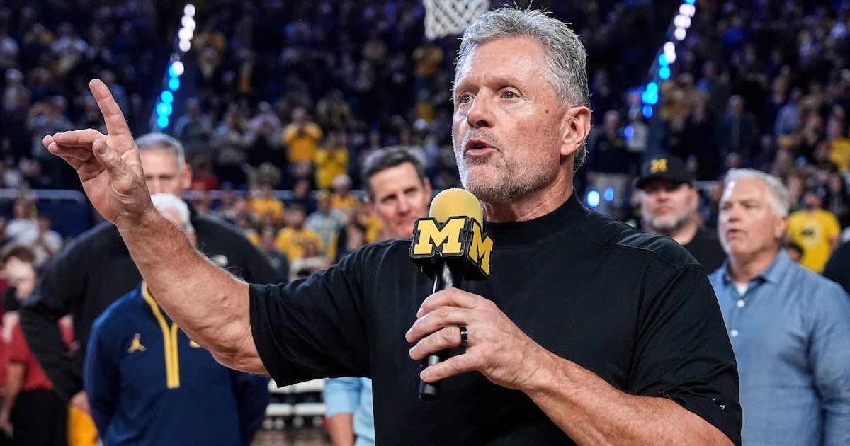 ethanmmcdowell's tweet photo. Michigan now holds the No. 10 recruiting class nationally and the No. 3 class in the Big Ten. 

More on how this class is coming together with commits from 11 different states so far: https://t.co/AOaSlZlKl9 https://t.co/oyKAy218fu