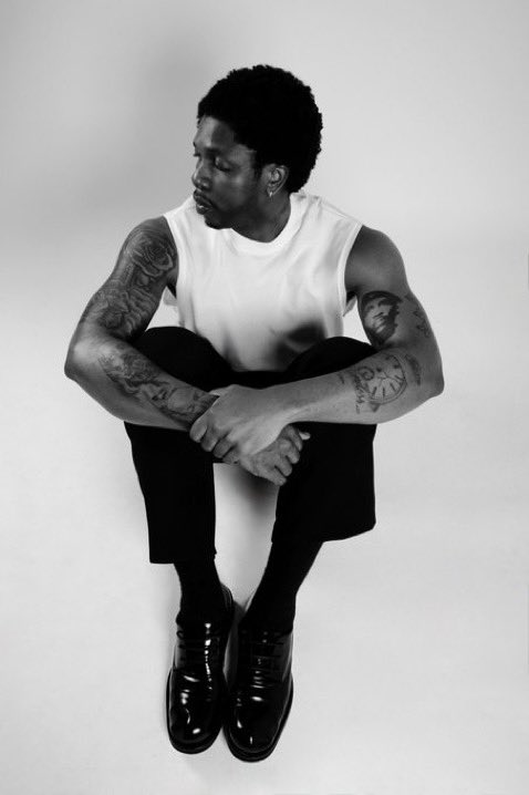 _Nsznn's tweet photo. If Runtown took music very seriously, he would have won a Grammy by now. https://t.co/tT2lahKYuk