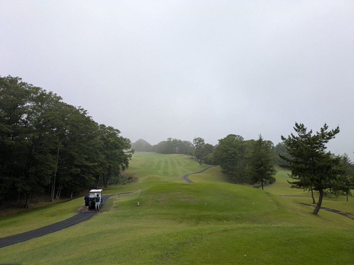 teppe46's tweet photo. 今日はここに居るよ⛳️
本降りになる前にスタート😅 https://t.co/KtkeL3lJtX