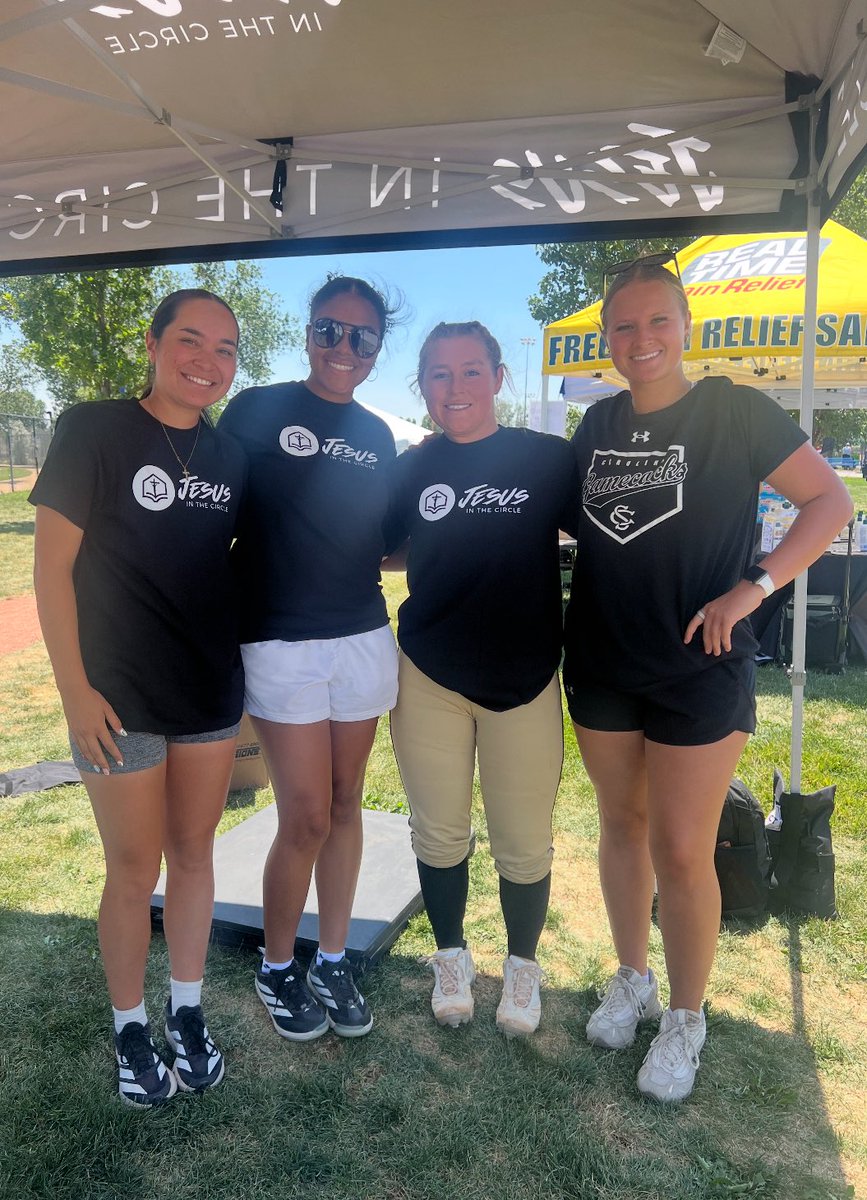 mollydavi27's tweet photo. @Jesusinthecircl make sure and stop by the Jesus in the Circle Booth at the @TCSFastpitch Colorado Sparkler!! They have free Bibles, and free T shirts!!!  Thank you guys so much for being out here spreading the light and love of Jesus  on and off the field!! No matter the highs and lows that come with competing I have confidence knowing that Jesus is always in the circle with me!!! 

Hebrews 13:5
  “ I will never leave you nor forsake you”