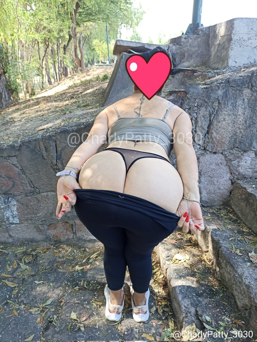 Charlypatty3's tweet photo. 😛😋
Algunos seguidores si le atinaron
Ahí está lo que traía abajo mi Diosa! 
😁 https://t.co/U5RCxFkn3u