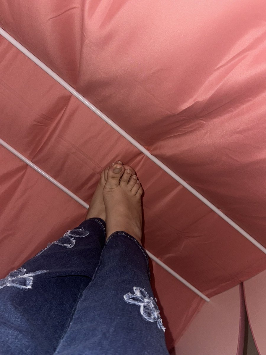 JenJensToesies's tweet photo. Going for the natural toe look for a bit, dm me if you want more 😈 https://t.co/6RxJS5y2Qd