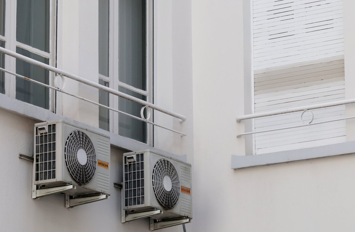 LeParisien_75's tweet photo. « Je me suis fait balancer » : la climatisation, nouvelle source de tensions entre voisins

➡️ https://t.co/zQjmzZBmYk https://t.co/LIfyWGC66T