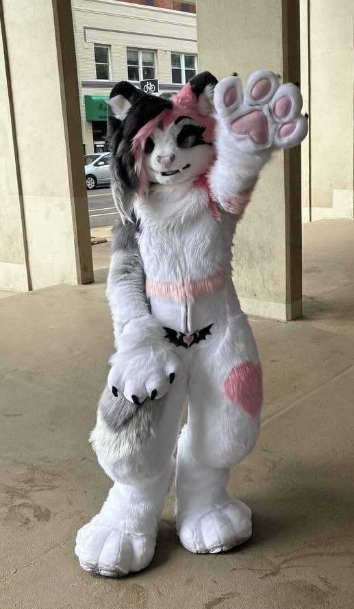 VampireOuija's tweet photo. How to find me at AC!
I will be wearing this big pink kitty here (either fullsuiting or partialling!)

DO✅:
Ask for hugs
Ask for/Take photos
Invite to parties

DONT❌:
Touch without consent
Lift me
Follow me or my group

I’m excited to meet everyone! :3 💕 https://t.co/amo6HaEb8t
