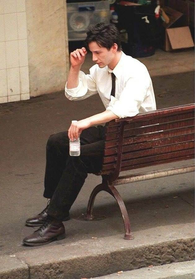 TheCinesthetic's tweet photo. keanu reeves on the set of the matrix 📸 https://t.co/3YDEiHvL7B
