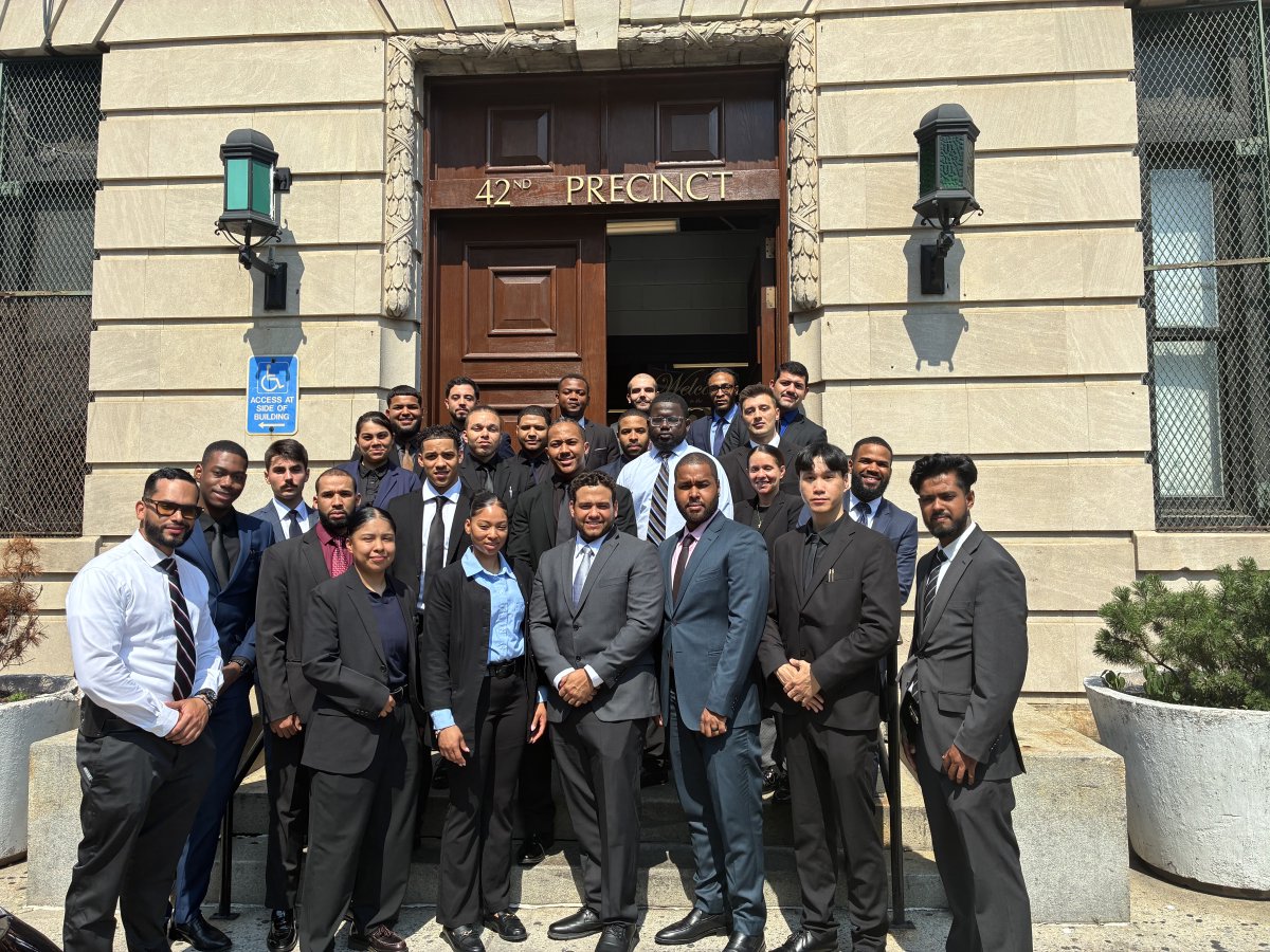 NYPD42Pct's tweet photo. Welcome to the 42nd Precinct! 👮🚔

Congratulations to our 26 newest Police Academy graduates. We wish you a safe and successful career as you begin serving the Morrisania community. https://t.co/xS3VgrWeuz