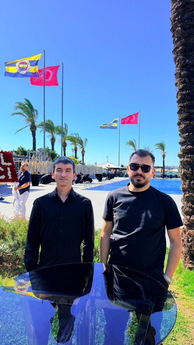 OrtaFukara's tweet photo. Bu hayatta satın alınamayacak kadar pahalı şeylere sahip olun.Mesela aynı kandan olmayan KARDEŞ gibi @MustafaErdemBkr https://t.co/lBxCQcUoBO