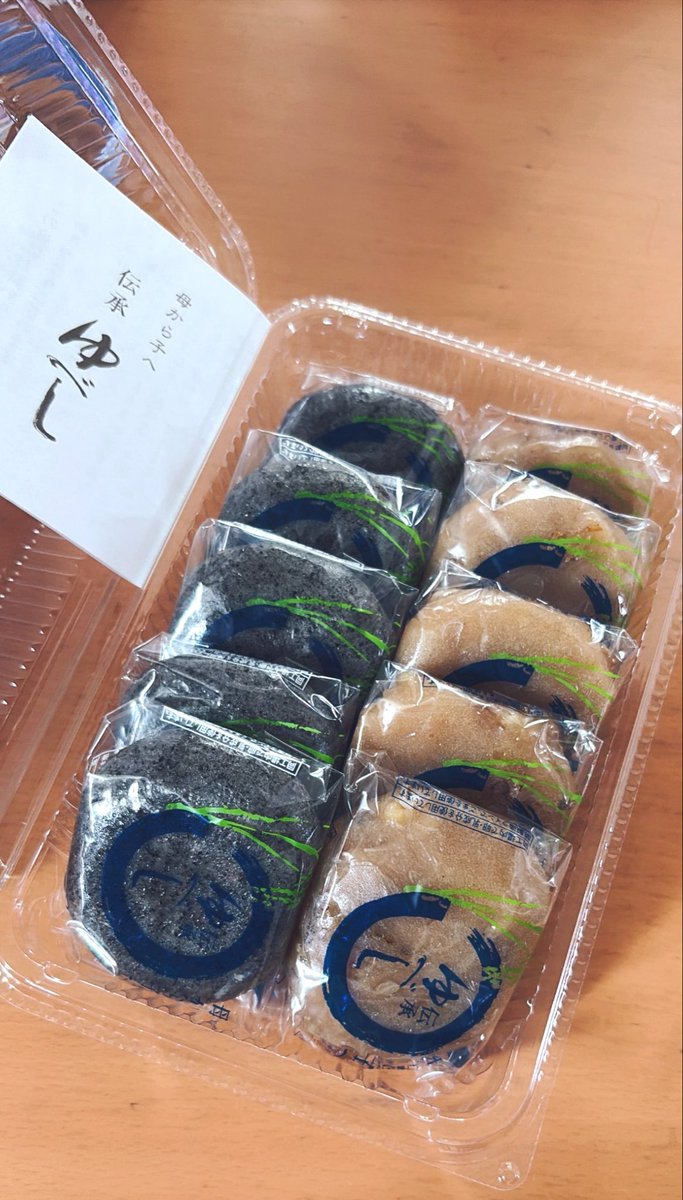 MIMU198536's tweet photo. 子どもは親の言葉より生き方を真似する
母親だから夢を諦める姿より
母親でも夢を追いかける姿を見せたい
母親だから笑わない人生より
母親だからこそ笑って生きる人生を見せたい
母親なんだから落ち着きなよ
そんな言葉を言う人もいる
その人は人生の責任を取ってくれない
自分の人生自分で選んでいい https://t.co/cK5zfqdWdt