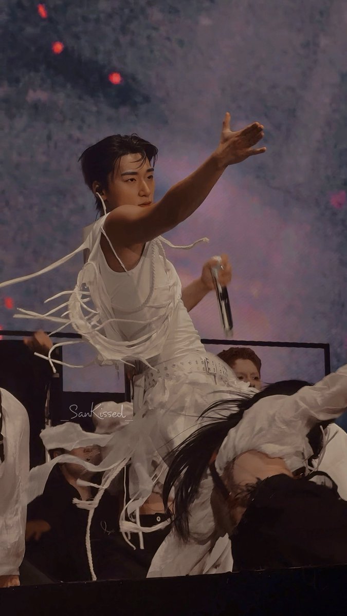 _SanKissed_'s tweet photo. 260628 ATEEZ hyde park 

Sannie ~

#ATEEZatBSTHydePark #ATEEZ 
#BSTHydePark #BSTEEZ
@ATEEZofficial @BSTHydePark #san https://t.co/BwklAdRNPb