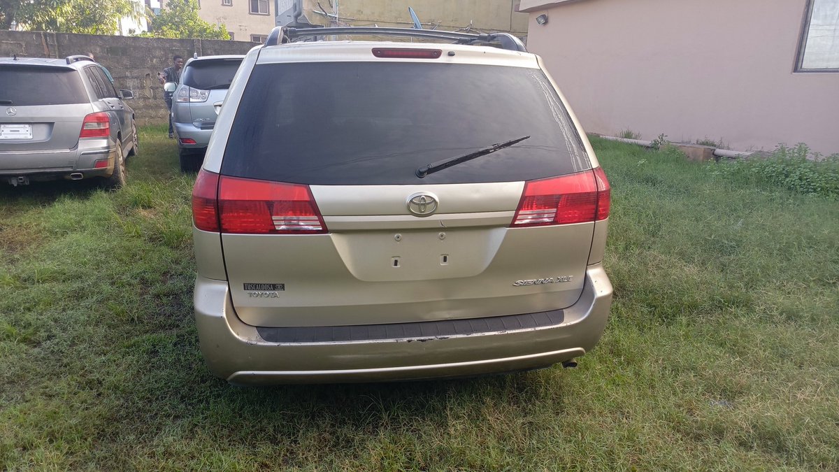 Hayorbolt's tweet photo. 2005 foreign used sienna XLE
Recent entry
Accident free
Extreme full option
Two power doors
Power boot
V6 engine(3.3) 
All custom documents intact

Price: 11m

Location: lagos https://t.co/pYsJFQRDkJ