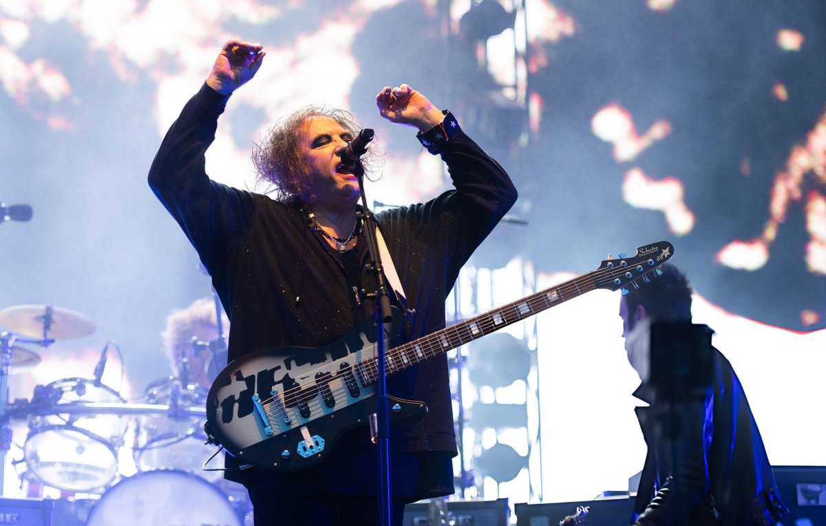 CureenArgentina's tweet photo. 01.07.2026 Roskilde - Festivalpladsen (Denmark) "Roskilde Festival" 
Fotos: Getty Images

 #thecure #robertsmith #rock #music #spotify #80s #pop #90s #summer2026 #roskilde #denmark https://t.co/R1pogEZ5Td