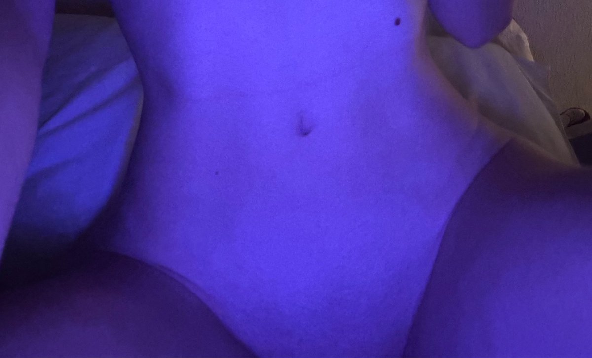 emBewbs's tweet photo. waist wednesday https://t.co/JkHiGuzWKb