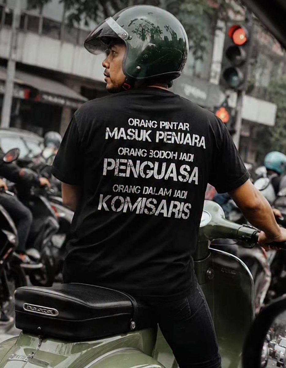 bangherwin's tweet photo. Orang Pintar MASUK PENJARA
Orang Bodoh JADI PENGUASA
Orang Dalam JADI KOMISARIS