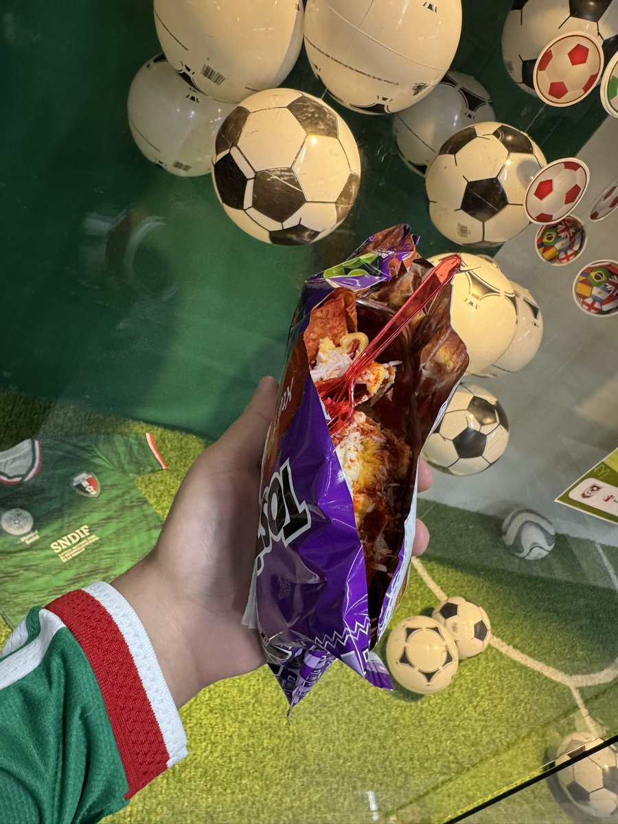 internalevamed's tweet photo. Algo brutal estos Tosticentro 👟⚽️ a celebrar lo que ayer ya no se logró por falta de personal 🫠🫠🫠 quien regala 15mil 😂 ? https://t.co/Y6tKtihIKv