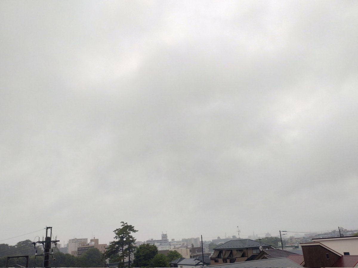 skyanai's tweet photo. おはようございます
いつも沢山の♥ありがとうございます
サーレベルの雨☔が降っています
雨のピークは午前中のようです
皆さんの空はどうですか
では良い１日を
＃イマソラ
#空がある風景 https://t.co/8xJY6jsTOk