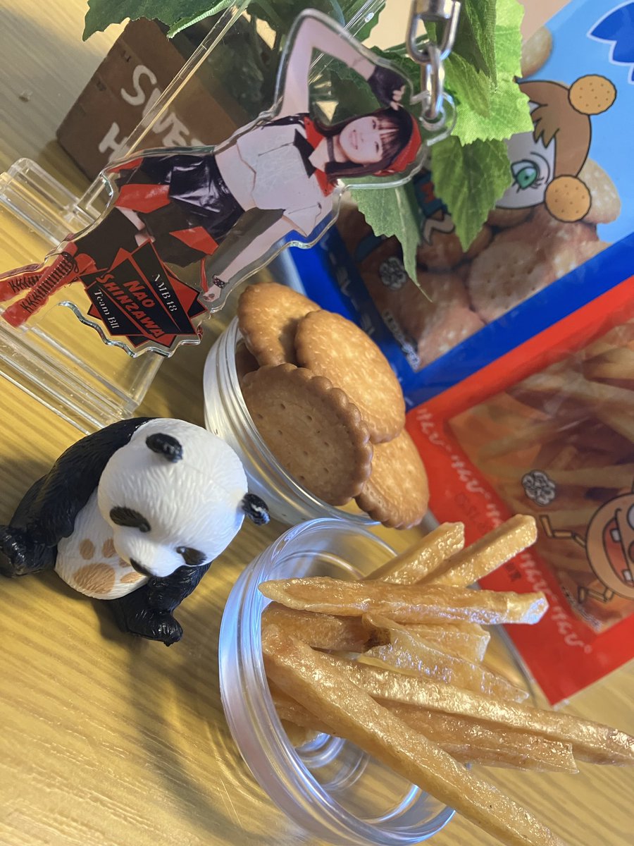 mrutsukun's tweet photo. 【名産シリーズ⑤】👌

おはようございます😃

高知のオヤツと言えば…😜⁉️

「芋けんぴ＆ミレービスケット
　　〜ふたつの味はとても仲よし〜」

代表的なお菓子がよくばりセットで店頭に、何と180円…お安い😆お土産にグッドぜよ👍

 NMB48 #新澤菜央 さん🐼🩷も'ミレー＆ケン'と仲良くなれるよね🤣 https://t.co/VaUl5nFKqN