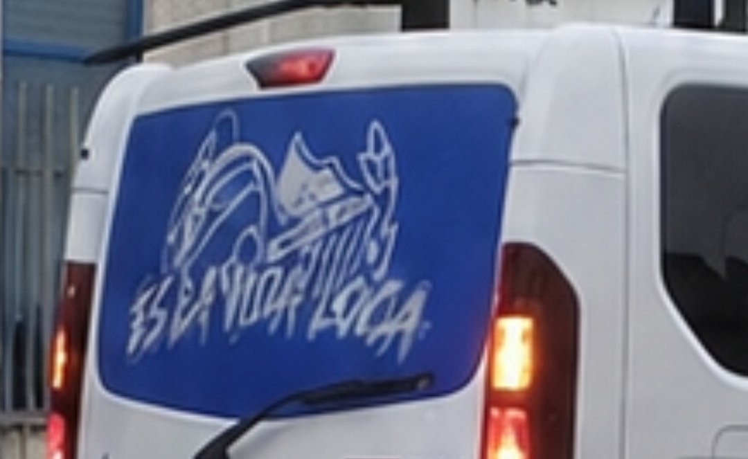 habloklaro's tweet photo. Yo creo que si pillas un taxi en Málaga y te aparece este...seguro que te alegra el día aunque luego tengas que pasar  por el datáfono 😆

Se pasó el juego 🫵
HONOR https://t.co/HCJKfb2iEr