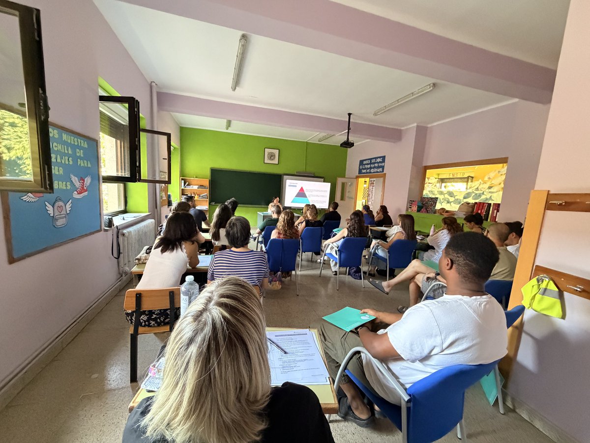 trinitariossala's tweet photo. Hoy el profesorado ha participado en una formación centrada en la gestión del estrés en el entorno laboral. Esta formación refuerza el compromiso del centro con el cuidado y la salud del equipo docente. #formacionprofes
#somosfest #CentrosFEST #ColegioPadresTrinitarios https://t.co/WtrtFHHv8Y