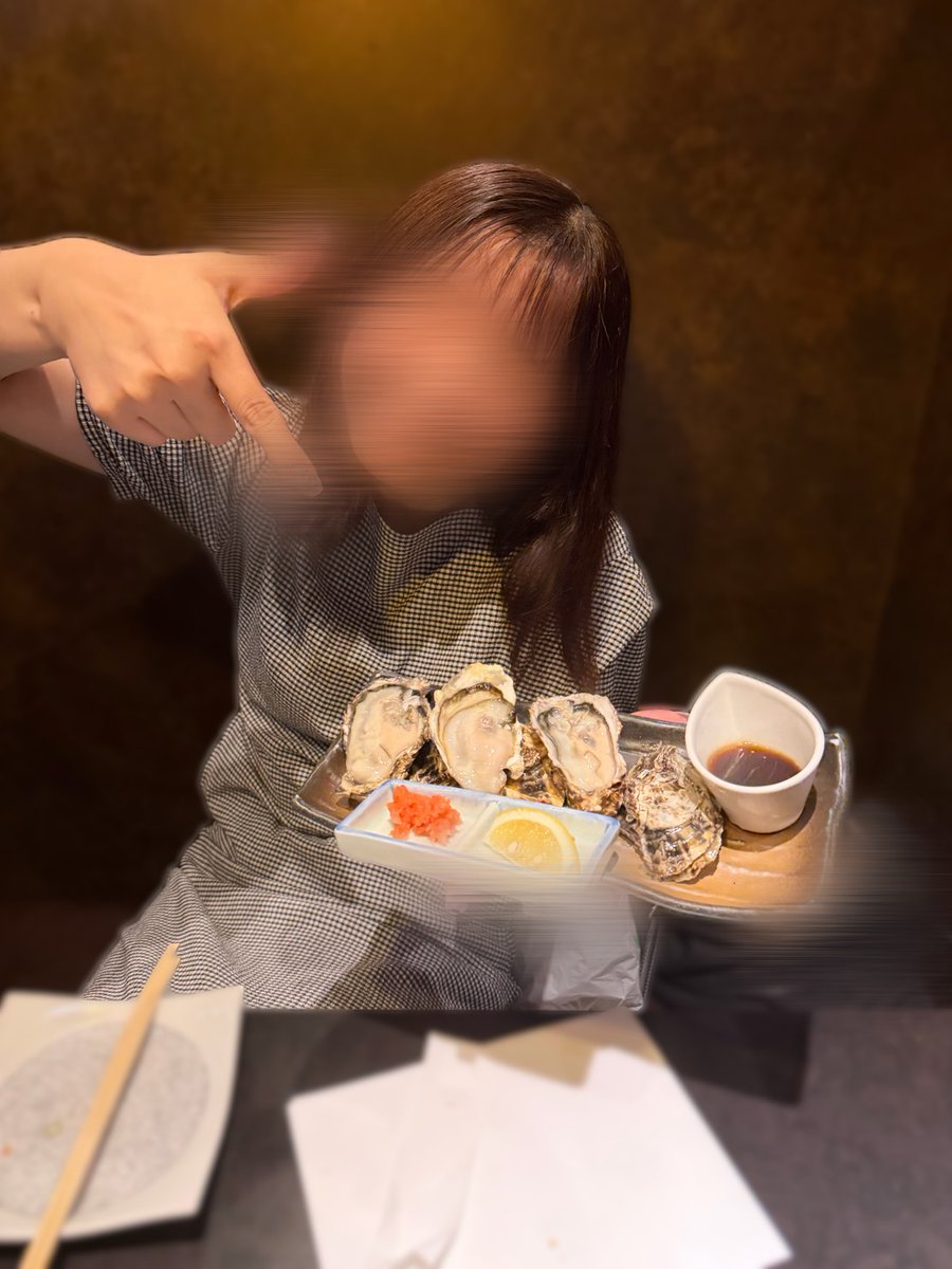 007sp_sas_ss's tweet photo. 先日も推しのみちゃんとご飯しましたー！
今夜は自分が食べたかったお好み焼き、そしてみちゃんが食べたかったもんじゃとまさかのまたまたオイスター登場！
うかつだったW早々にぺろり！
お互い腹パンになりました
今回も傘、店員さんとみちゃんの笑ポイントをとらえましたよ！

アカと写真掲載許可済 https://t.co/HBkk16g0PB