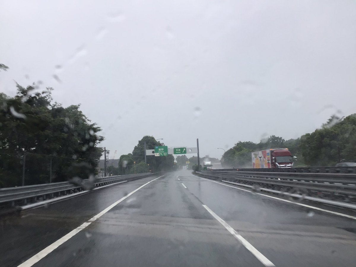 asahidrain's tweet photo. 本日静岡出張
東名高速強い雨です
みなさんご安全に https://t.co/wSVu9txUAh