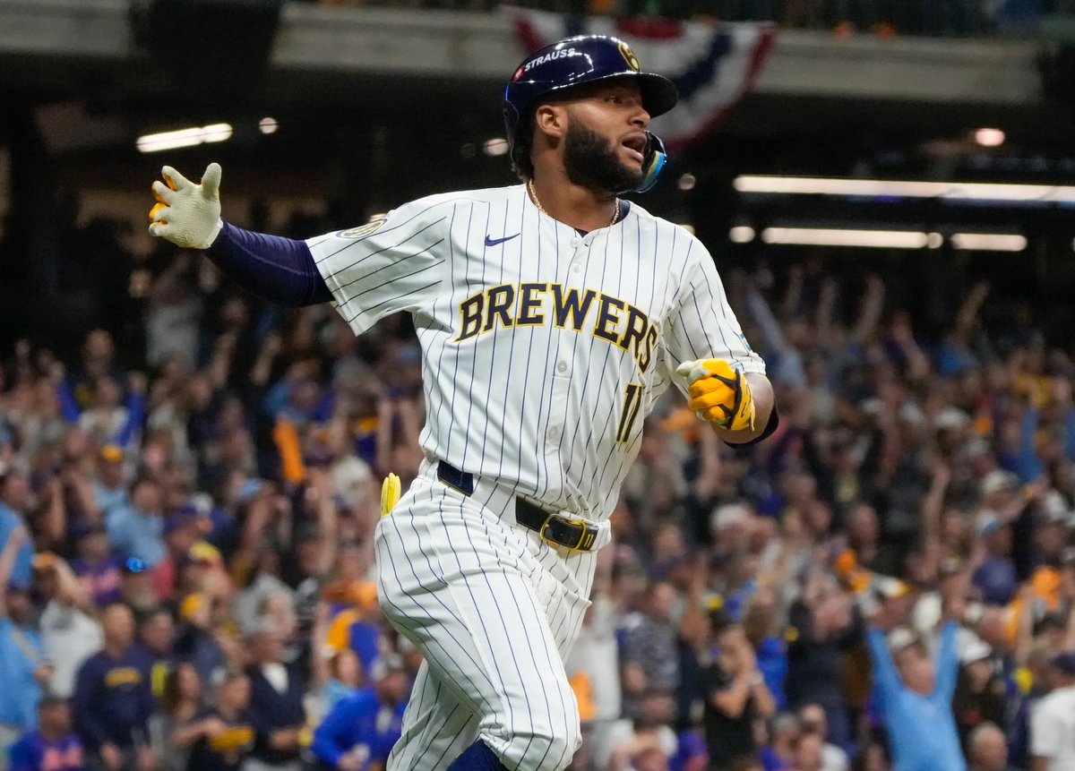 BlazinHotBets's tweet photo. MLB HOME RUN #2 ⚾️💣

Jackson Chourio HR (+388 DK)

Chourio gets a GREAT matchup today and is in a prime spot to leave the yard.

Matchup: Andrew Abbott (LHP)
▪️ 2.95 HR/9 allowed vs RHB
▪️ 12% barrel rate allowed vs RHB

Chourio vs this mix:
▪️ Matches up extremely well against Abbott’s arsenal
▪️ Has been swinging the bat well lately
▪️ Already has 2 HRs off Abbott
▪️ Proven success in this matchup

Overall: Chourio gets a great opportunity against a left-hander who has struggled to contain right-handed hitters. With his success against this pitch mix and his history against Abbott, it’s a great matchup for Jackson to go yard today 💣

📊RESEARCH FROM @hofapp💕💎

USE code BLAZIN for a 7 day free trial and 50% off your first month!