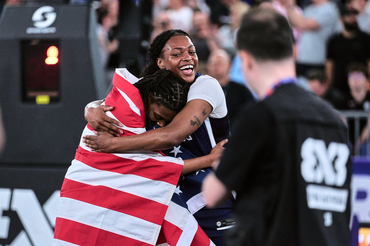 OU_WBBall's tweet photo. Red, white, blue…and a little crimson ❤️🤍💙 https://t.co/FNT2za6Wjq