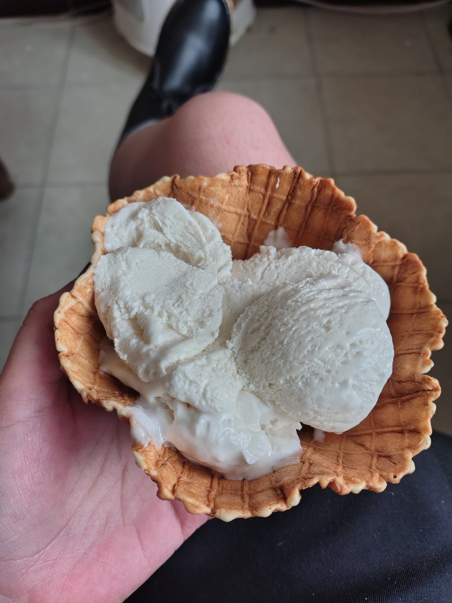 TuzitaPintora's tweet photo. La nieve de coco #mailob π€€ https://t.co/tdlTEFV6V2