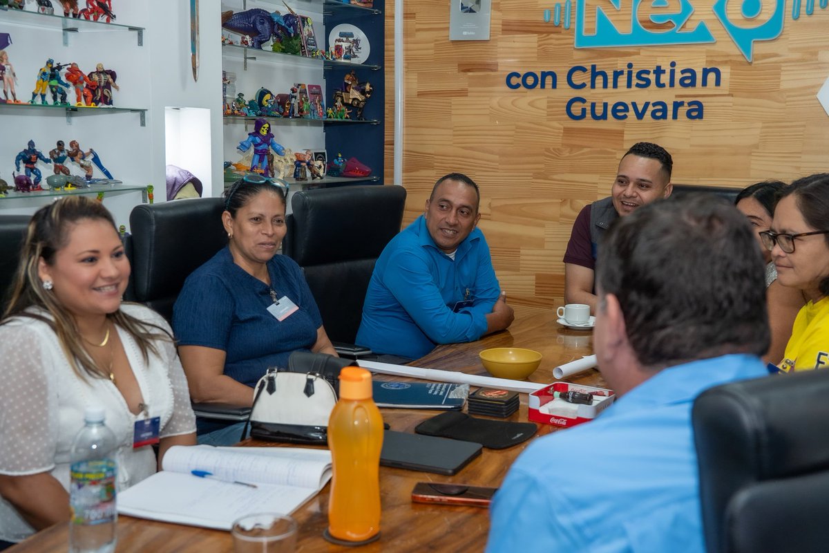 ChrisGuevaraG's tweet photo. Junto con mis colegas precandidatos Rachell Portillo y @rparedessv, seguimos trabajando de la mano con nuestros líderes de territorio.

Cuenten con nosotros siempre 🇸🇻

📍Comunidad 1° de Junio y Comunidad Emmanuel, San Martín, San Salvador Este.

El trabajo habla X uno. 🇸🇻 https://t.co/X96w04inAU