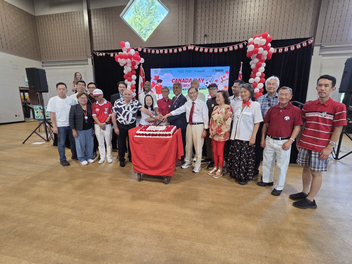 RaymondChoPC's tweet photo. The @CCCGT lit up #ScarbTO North with #CanadaDay spirit in red &amp; white, featuring ⚽️Match Viewing.

Joined MPP @Aris_Babikian, Dr. Ming-Tat Cheung &amp; President Angela Chan for cake-cutting &amp; festivities.

Proud to call 🇨🇦 home as I share my immigrant journey from 🇰🇷 50+ years ago. https://t.co/aH2FSo4j14