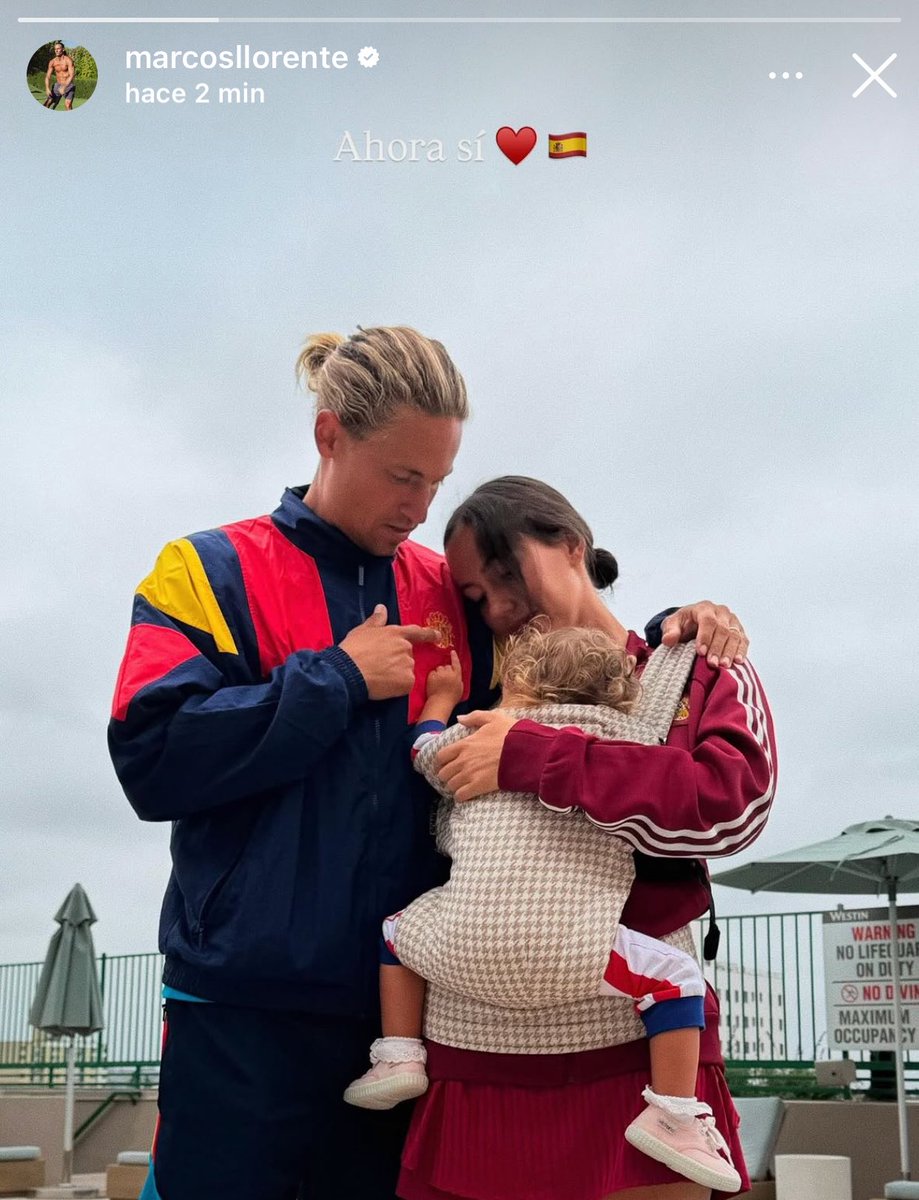 rubennatm's tweet photo. Llevan a la niña con el body del Atleti ❤️ https://t.co/ucK0zBwSCO