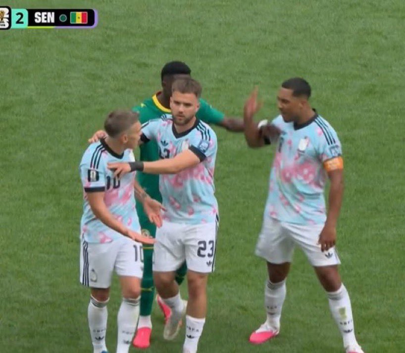 JeffFcb14's tweet photo. En el 0-2 estaban discutiendo y en el 2-2 felices

Que hermoso es el mundial https://t.co/TfUM9ibObA