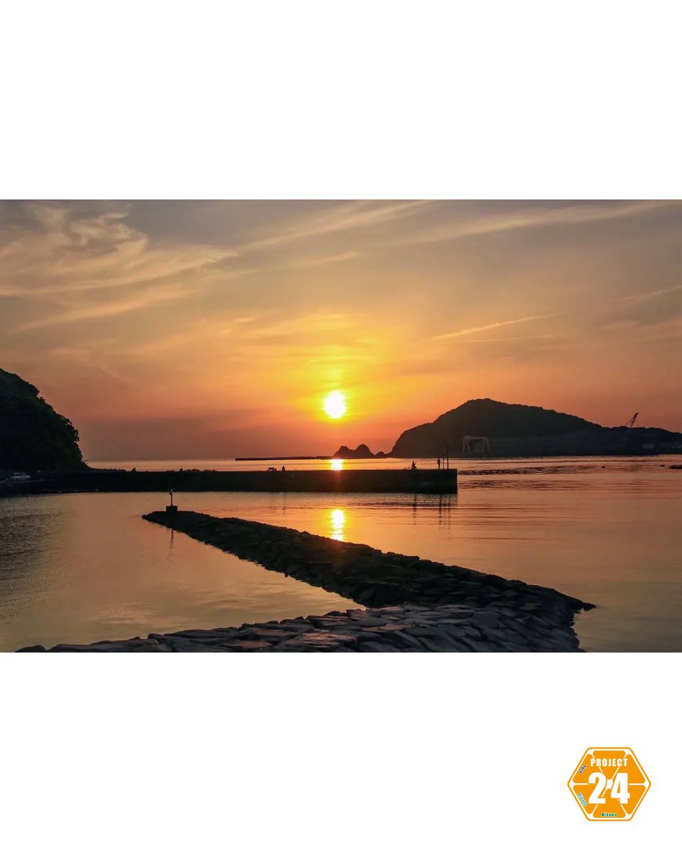 project24yhm's tweet photo. 【 #ゆうひみロード の素敵な風景をご紹介します📸】
奥行きのある地域の夕暮れをとらえていただきました☀️
ご投稿ありがとうございました🥰

📷：yumi_chan0920 様
📍：#日高町 （#柏海水浴場） 

PROJCT24では、和歌山県道24号線沿い
ゆうひみロード周辺の魅力を発信しています📡 https://t.co/DibHdhzf8Z