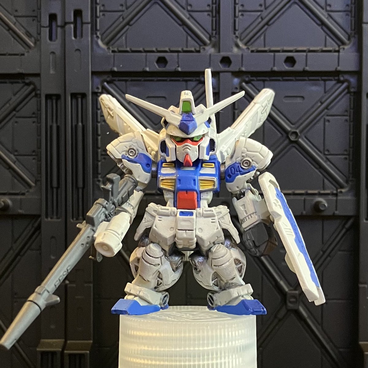 nashitarosu's tweet photo. 主に塗りの甘い部分に手を入れて部分塗装。
#筆塗り #ガンダムコンバージ https://t.co/IsokeftBIm