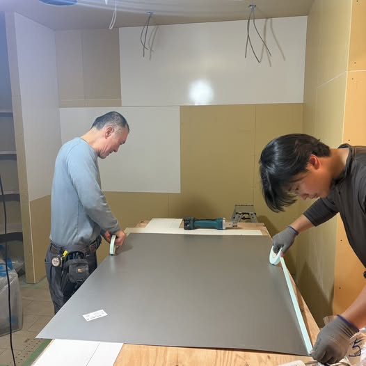 sns74773175's tweet photo. 【キッチン組立ご依頼ありがとうございます！】
株式会社幸治郎（コウジロウ）です。
大阪市P様ショウルームにて協力業者さんが、
キッチン組立を心を込め施工させていただきました。
『この度はご依頼ありがとうございました！』 https://t.co/2LSwWOpaT8