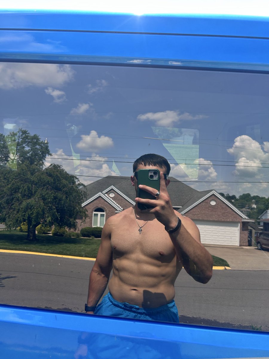 baethan4u's tweet photo. Car window pics are my new fav https://t.co/Gzrp4S6SSK